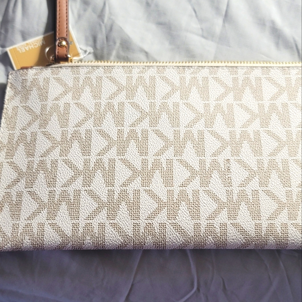 Michael kors clutch